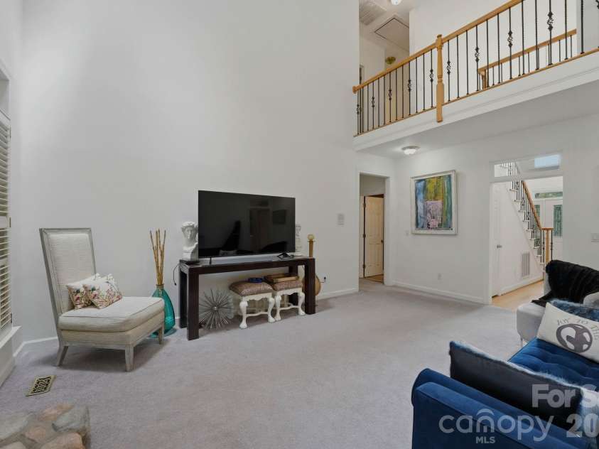21311 Crown Lake Drive, Cornelius, NC 28031.  MLS# CAR4387375, YatesRealty ID 33569. 