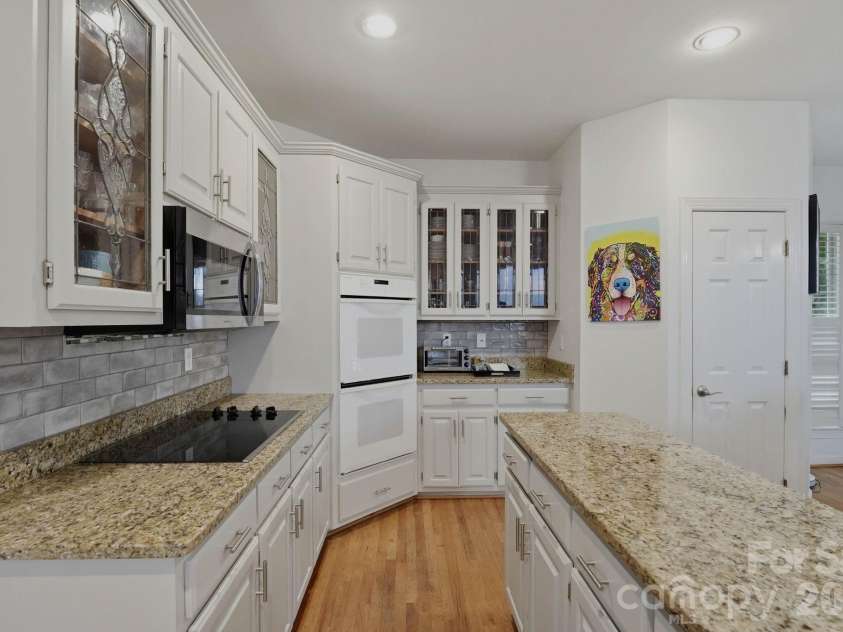 21311 Crown Lake Drive, Cornelius, NC 28031.  MLS# CAR4387375, YatesRealty ID 33569. 