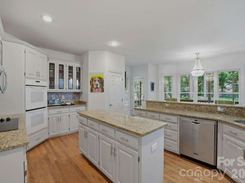 21311 Crown Lake Drive, Cornelius, NC 28031.  MLS# CAR4387375, YatesRealty ID 33569. 