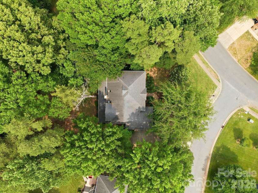 21311 Crown Lake Drive, Cornelius, NC 28031.  MLS# CAR4387375, YatesRealty ID 33569. 
