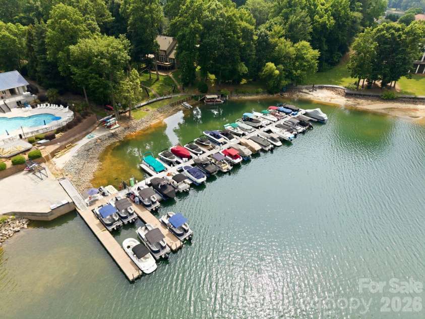 21311 Crown Lake Drive, Cornelius, NC 28031.  MLS# CAR4387375, YatesRealty ID 33569. 