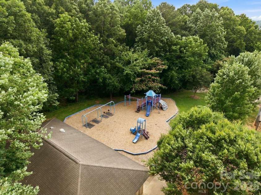 21311 Crown Lake Drive, Cornelius, NC 28031.  MLS# CAR4387375, YatesRealty ID 33569. 
