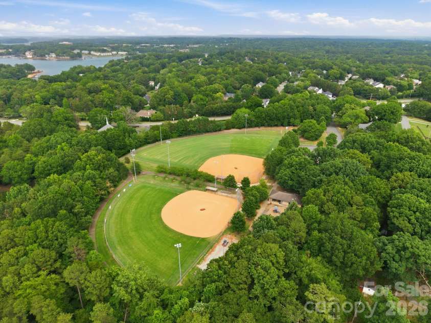 21311 Crown Lake Drive, Cornelius, NC 28031.  MLS# CAR4387375, YatesRealty ID 33569. 