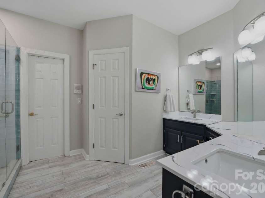 21311 Crown Lake Drive, Cornelius, NC 28031.  MLS# CAR4387375, YatesRealty ID 33569. Primary Bath