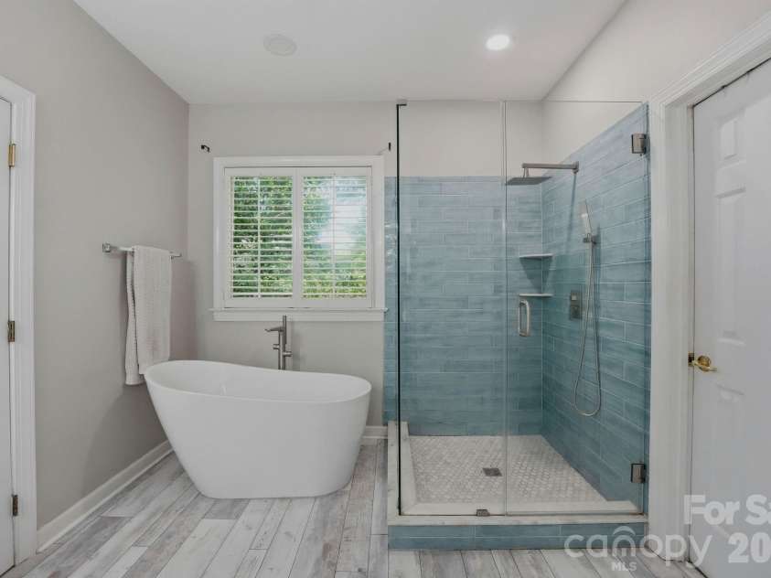 21311 Crown Lake Drive, Cornelius, NC 28031.  MLS# CAR4387375, YatesRealty ID 33569. Soaking Tub and Gorgeous Tile Shower