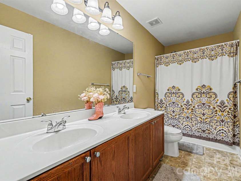 3035 Proverbs Court, Monroe, NC 28110.  MLS# CAR4391682, YatesRealty ID 33570. Second Floor Full Bathroom