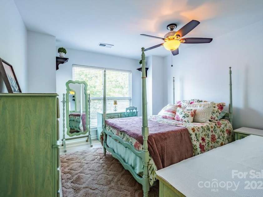 505 Graham Street, Charlotte, NC 28202.  MLS# CAR4299767, YatesRealty ID 33571. 