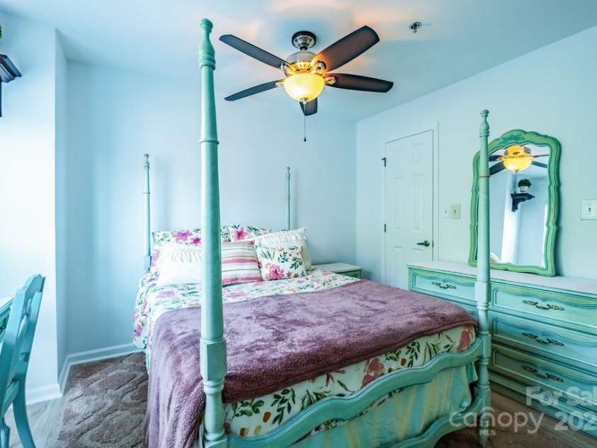 505 Graham Street, Charlotte, NC 28202.  MLS# CAR4299767, YatesRealty ID 33571. 