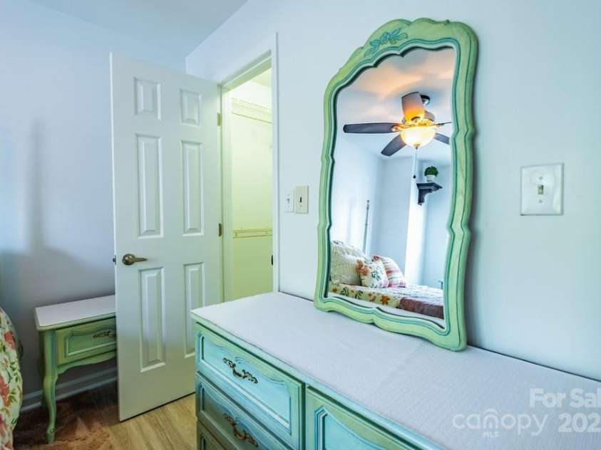 505 Graham Street, Charlotte, NC 28202.  MLS# CAR4299767, YatesRealty ID 33571. 