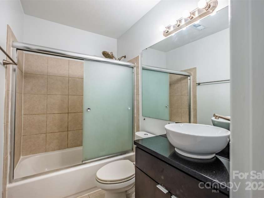 505 Graham Street, Charlotte, NC 28202.  MLS# CAR4299767, YatesRealty ID 33571. 