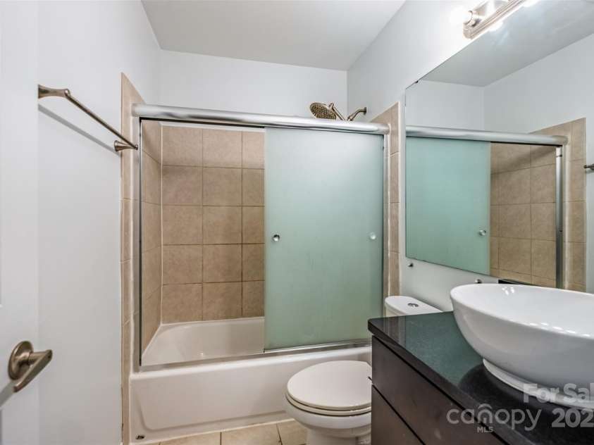 505 Graham Street, Charlotte, NC 28202.  MLS# CAR4299767, YatesRealty ID 33571. 