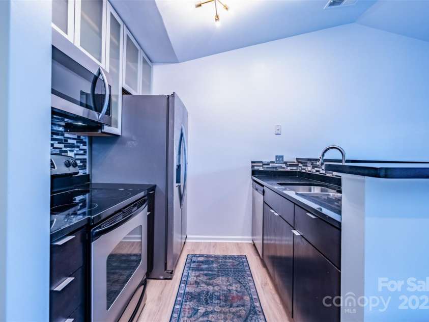 505 Graham Street, Charlotte, NC 28202.  MLS# CAR4299767, YatesRealty ID 33571. 