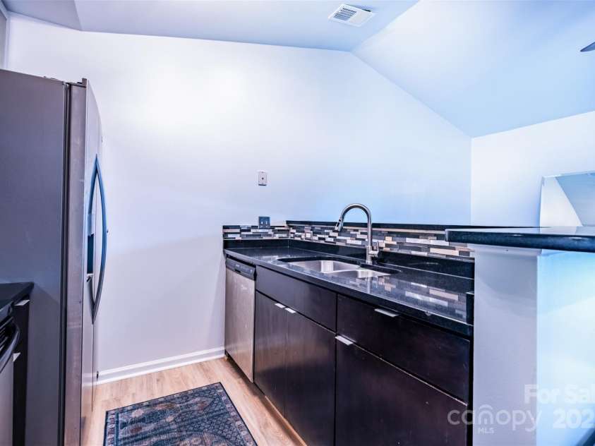 505 Graham Street, Charlotte, NC 28202.  MLS# CAR4299767, YatesRealty ID 33571. 