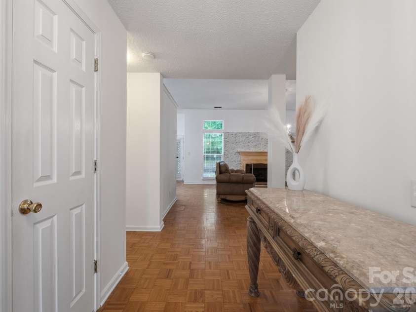 9426 Cantle Drive, Charlotte, NC 28216.  MLS# CAR4385607, YatesRealty ID 33571. 