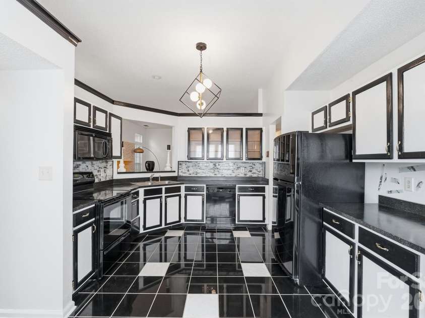 9426 Cantle Drive, Charlotte, NC 28216.  MLS# CAR4385607, YatesRealty ID 33571. 