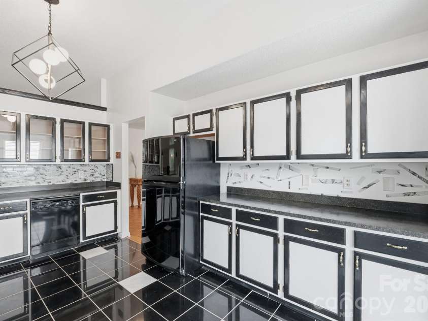 9426 Cantle Drive, Charlotte, NC 28216.  MLS# CAR4385607, YatesRealty ID 33571. 