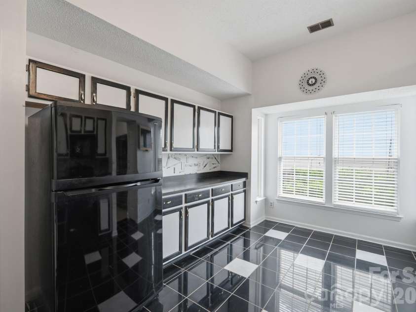 9426 Cantle Drive, Charlotte, NC 28216.  MLS# CAR4385607, YatesRealty ID 33571. 