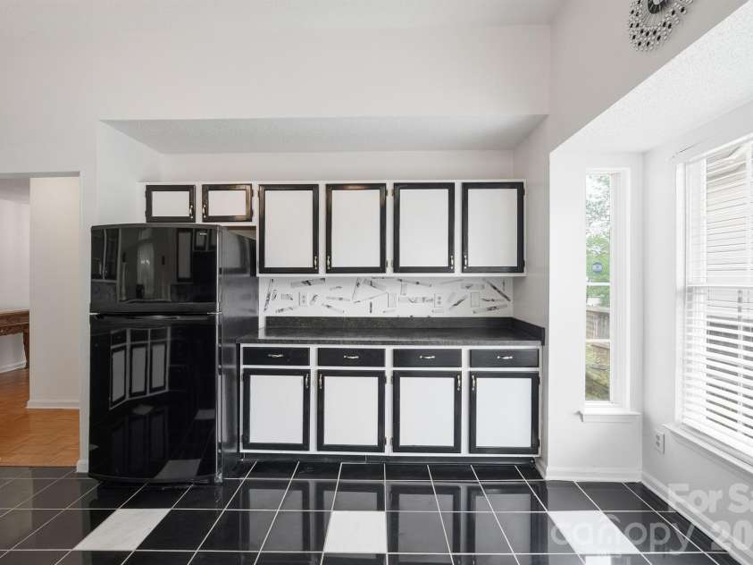 9426 Cantle Drive, Charlotte, NC 28216.  MLS# CAR4385607, YatesRealty ID 33571. 
