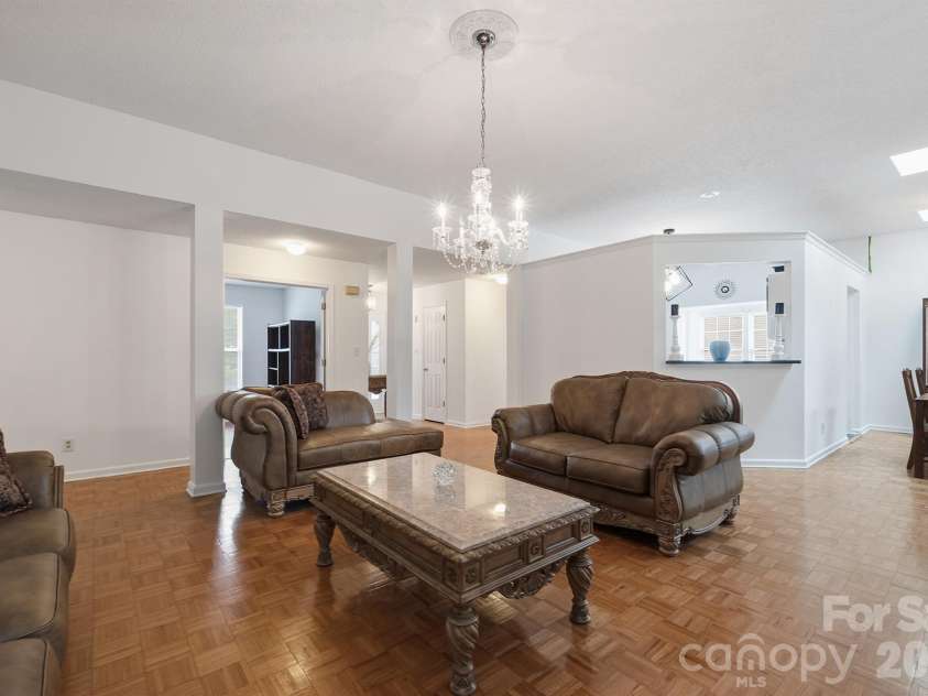 9426 Cantle Drive, Charlotte, NC 28216.  MLS# CAR4385607, YatesRealty ID 33571. 