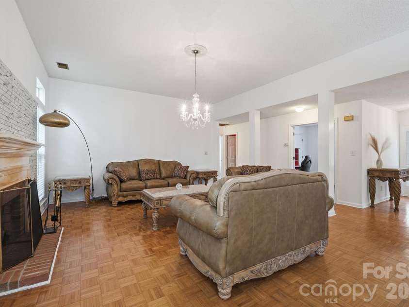 9426 Cantle Drive, Charlotte, NC 28216.  MLS# CAR4385607, YatesRealty ID 33571. 