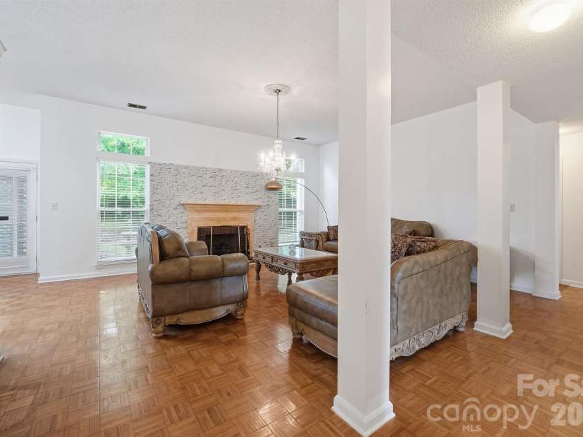 9426 Cantle Drive, Charlotte, NC 28216.  MLS# CAR4385607, YatesRealty ID 33571. 