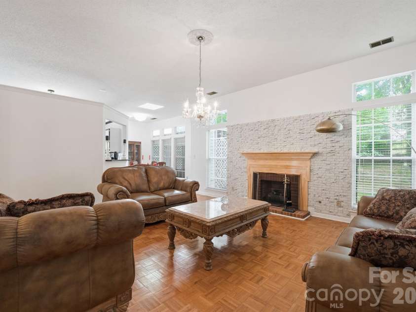 9426 Cantle Drive, Charlotte, NC 28216.  MLS# CAR4385607, YatesRealty ID 33571. 