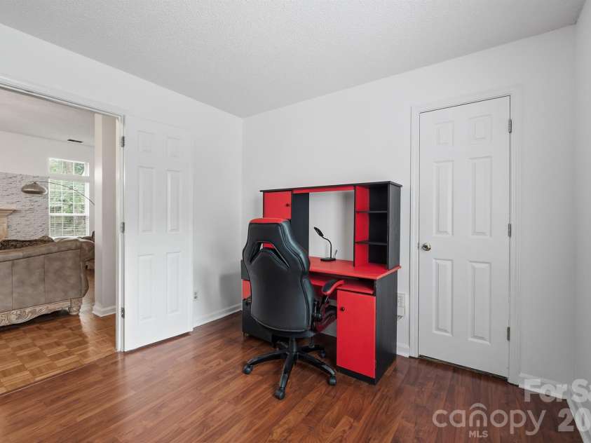 9426 Cantle Drive, Charlotte, NC 28216.  MLS# CAR4385607, YatesRealty ID 33571. 