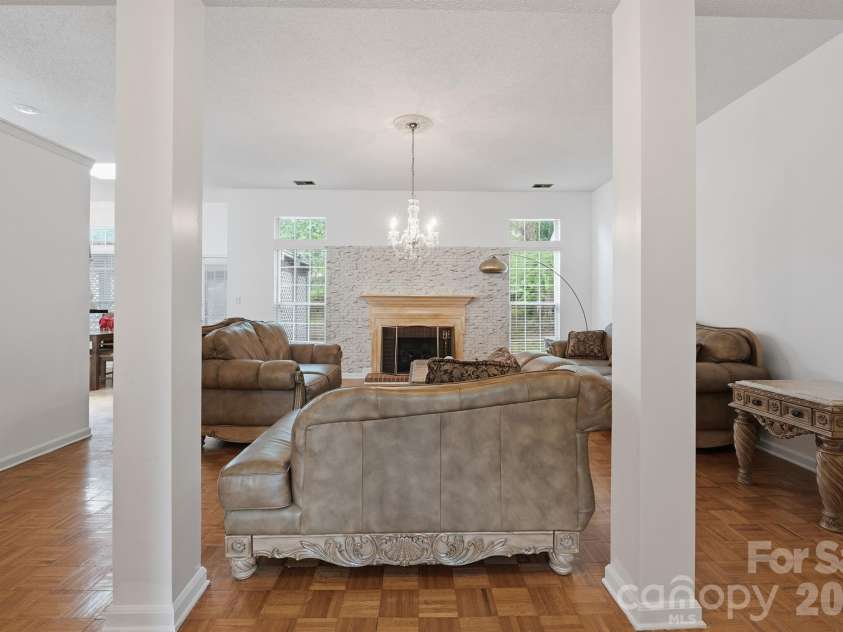 9426 Cantle Drive, Charlotte, NC 28216.  MLS# CAR4385607, YatesRealty ID 33571. 