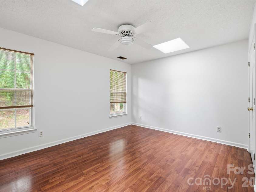9426 Cantle Drive, Charlotte, NC 28216.  MLS# CAR4385607, YatesRealty ID 33571. 