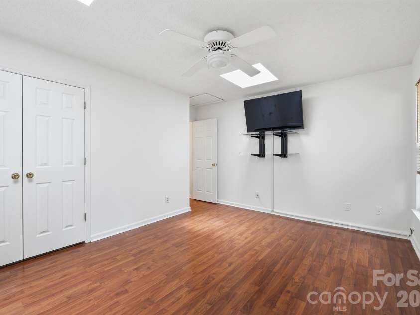 9426 Cantle Drive, Charlotte, NC 28216.  MLS# CAR4385607, YatesRealty ID 33571. 