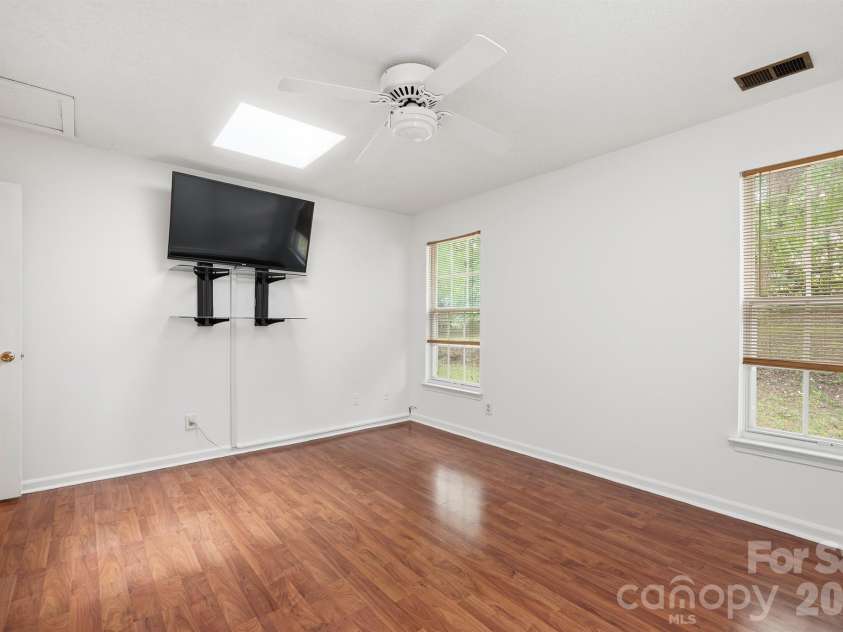 9426 Cantle Drive, Charlotte, NC 28216.  MLS# CAR4385607, YatesRealty ID 33571. 