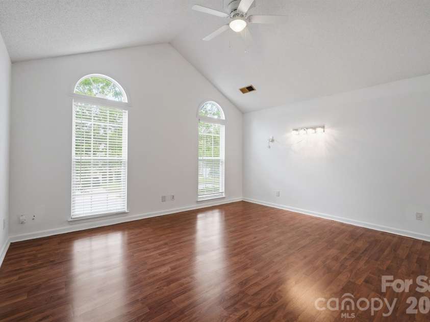 9426 Cantle Drive, Charlotte, NC 28216.  MLS# CAR4385607, YatesRealty ID 33571. Primary Bedroom