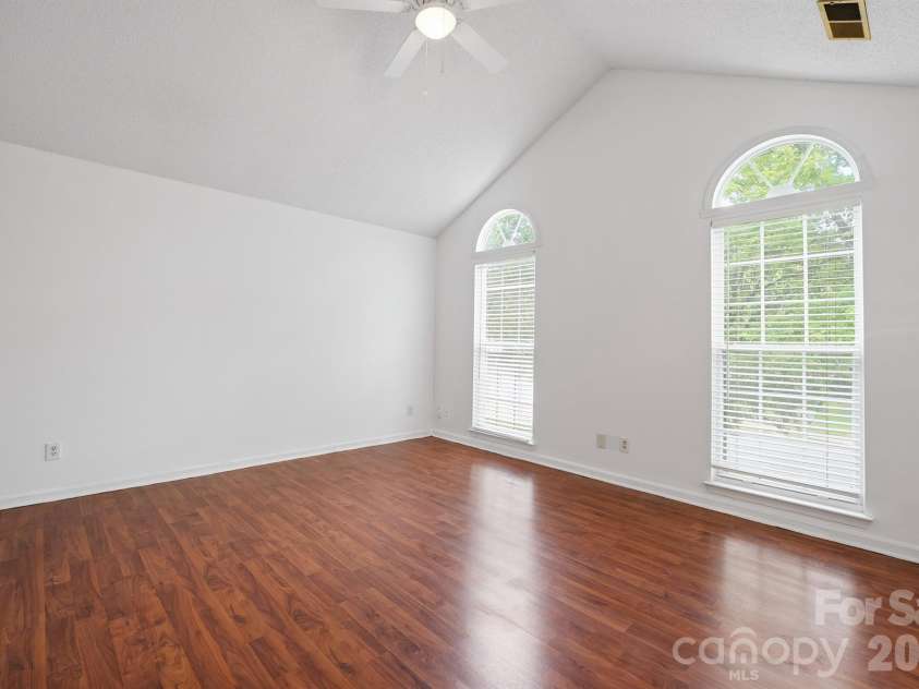 9426 Cantle Drive, Charlotte, NC 28216.  MLS# CAR4385607, YatesRealty ID 33571. Primary Bedroom with vaulted Ceilings
