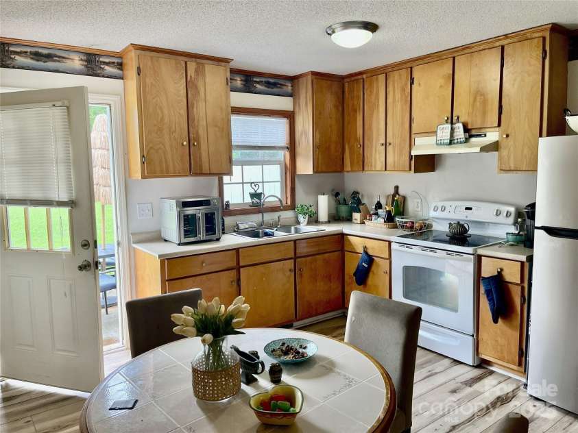 5508-5510 Wrenn Drive, Denver, NC 28037.  MLS# CAR4294139, YatesRealty ID 33572. 