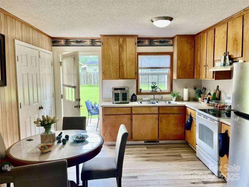 5508-5510 Wrenn Drive, Denver, NC 28037.  MLS# CAR4294139, YatesRealty ID 33572. 