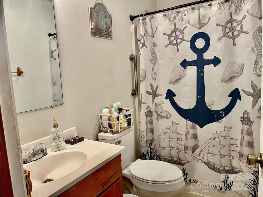 5508-5510 Wrenn Drive, Denver, NC 28037.  MLS# CAR4294139, YatesRealty ID 33572. 