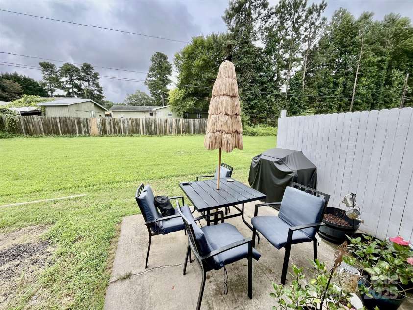 5508-5510 Wrenn Drive, Denver, NC 28037.  MLS# CAR4294139, YatesRealty ID 33572. 