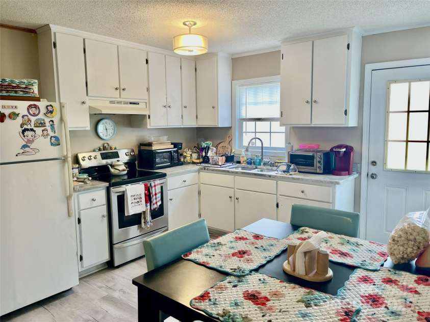 5508-5510 Wrenn Drive, Denver, NC 28037.  MLS# CAR4294139, YatesRealty ID 33572. 