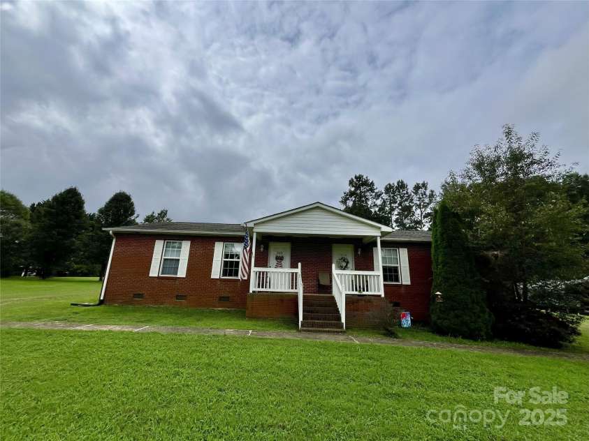 5508-5510 Wrenn Drive, Denver, NC 28037.  MLS# CAR4294139, YatesRealty ID 33572. 