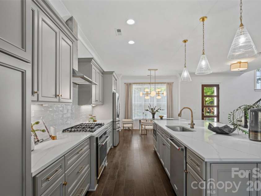 2023 Lynnwood Drive, Charlotte, NC 28209.  MLS# CAR4388149, YatesRealty ID 33573. 