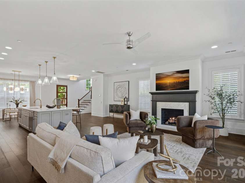 2023 Lynnwood Drive, Charlotte, NC 28209.  MLS# CAR4388149, YatesRealty ID 33573. 
