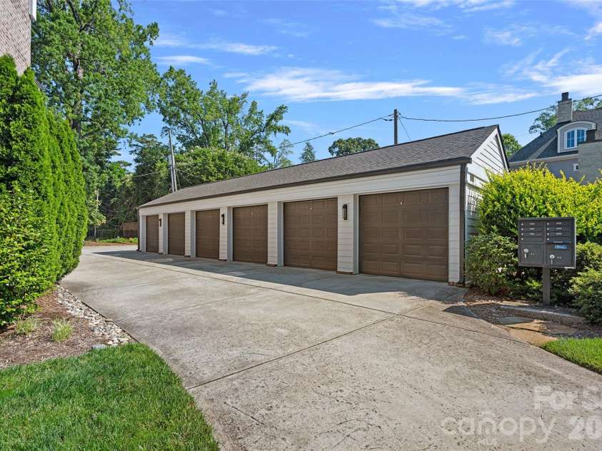 2023 Lynnwood Drive, Charlotte, NC 28209.  MLS# CAR4388149, YatesRealty ID 33573. 