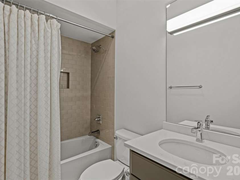 2023 Lynnwood Drive, Charlotte, NC 28209.  MLS# CAR4388149, YatesRealty ID 33573. Bathroom 2