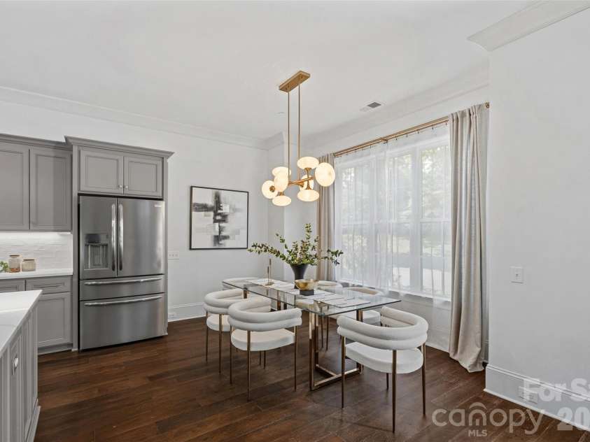 2023 Lynnwood Drive, Charlotte, NC 28209.  MLS# CAR4388149, YatesRealty ID 33573. Dining