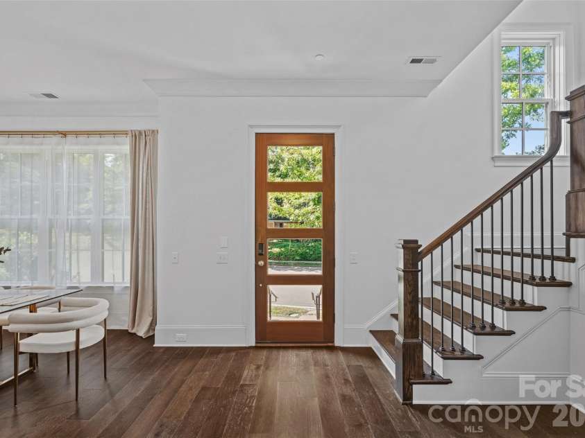 2023 Lynnwood Drive, Charlotte, NC 28209.  MLS# CAR4388149, YatesRealty ID 33573. Entry