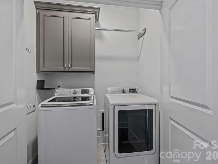 2023 Lynnwood Drive, Charlotte, NC 28209.  MLS# CAR4388149, YatesRealty ID 33573. Laundry
