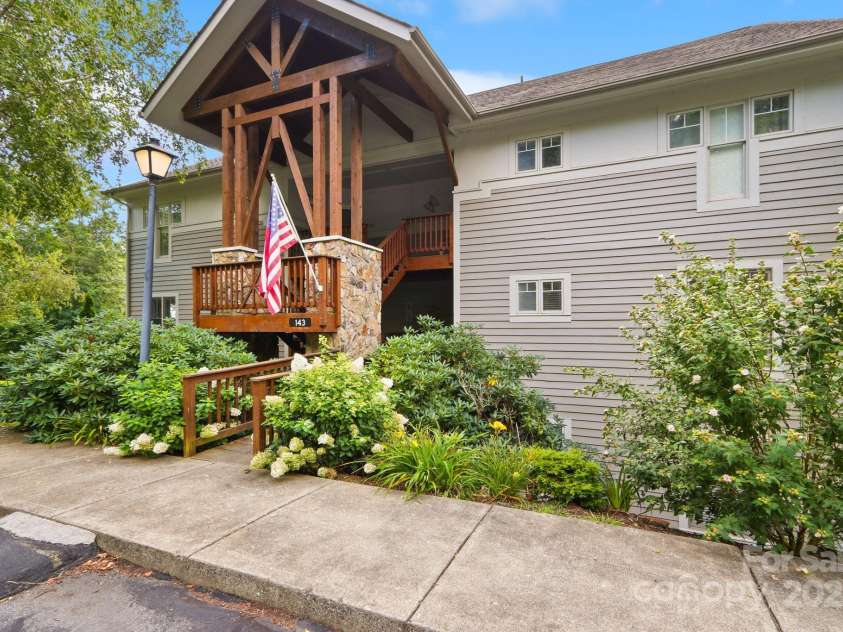 143 Hawks Peak Lane, Seven Devils, NC 28604.  MLS# CAR4294452, YatesRealty ID 33574. 
