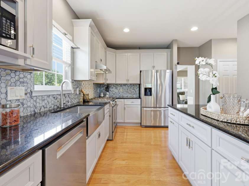 1854 Briarcrest Drive, Charlotte, NC 28269.  MLS# CAR4392399, YatesRealty ID 33574. 