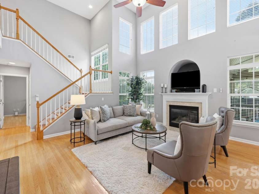 1854 Briarcrest Drive, Charlotte, NC 28269.  MLS# CAR4392399, YatesRealty ID 33574. 