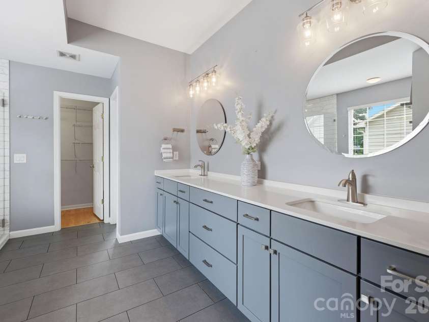 1854 Briarcrest Drive, Charlotte, NC 28269.  MLS# CAR4392399, YatesRealty ID 33574. 